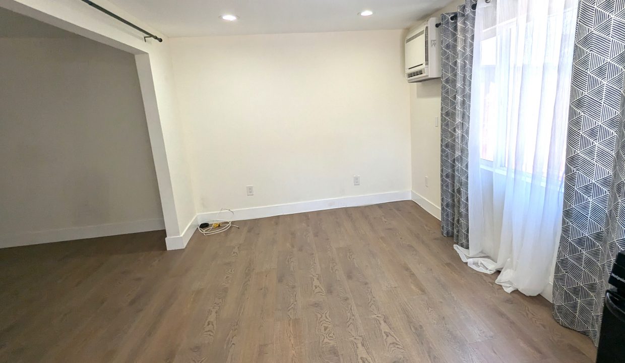Room1-1